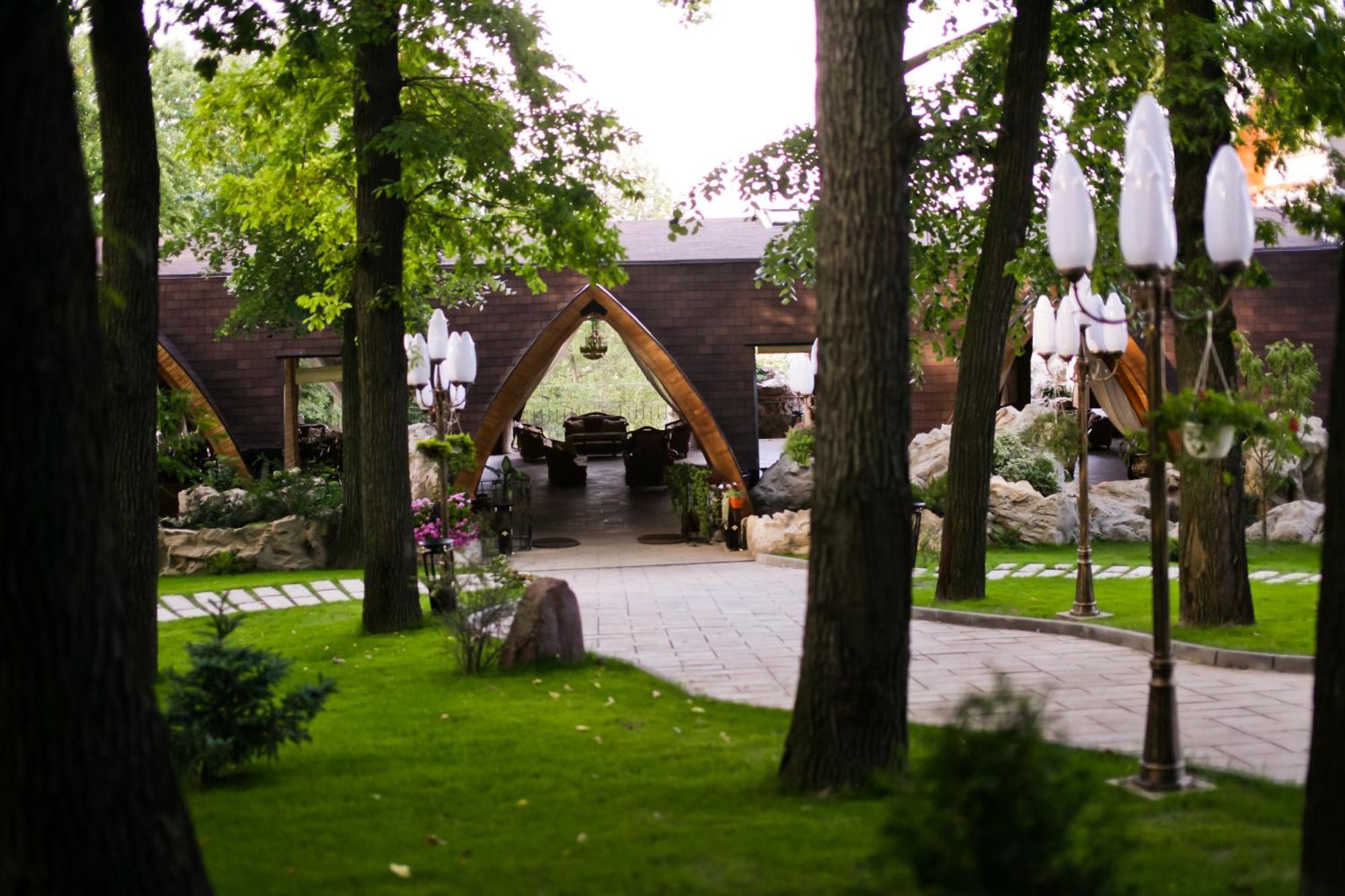 Hotel La Castel Iasi Exterior photo