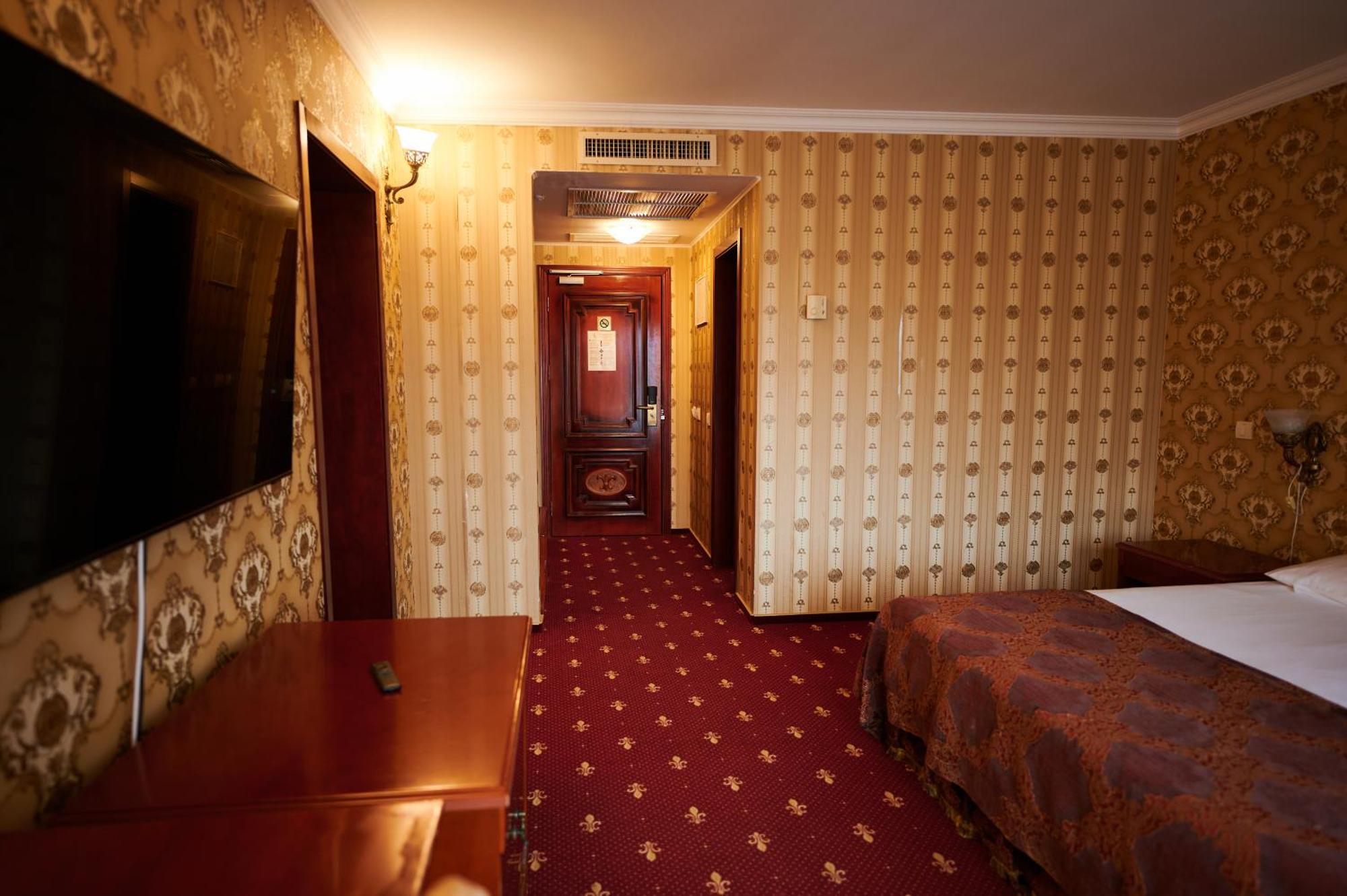 Hotel La Castel Iasi Exterior photo