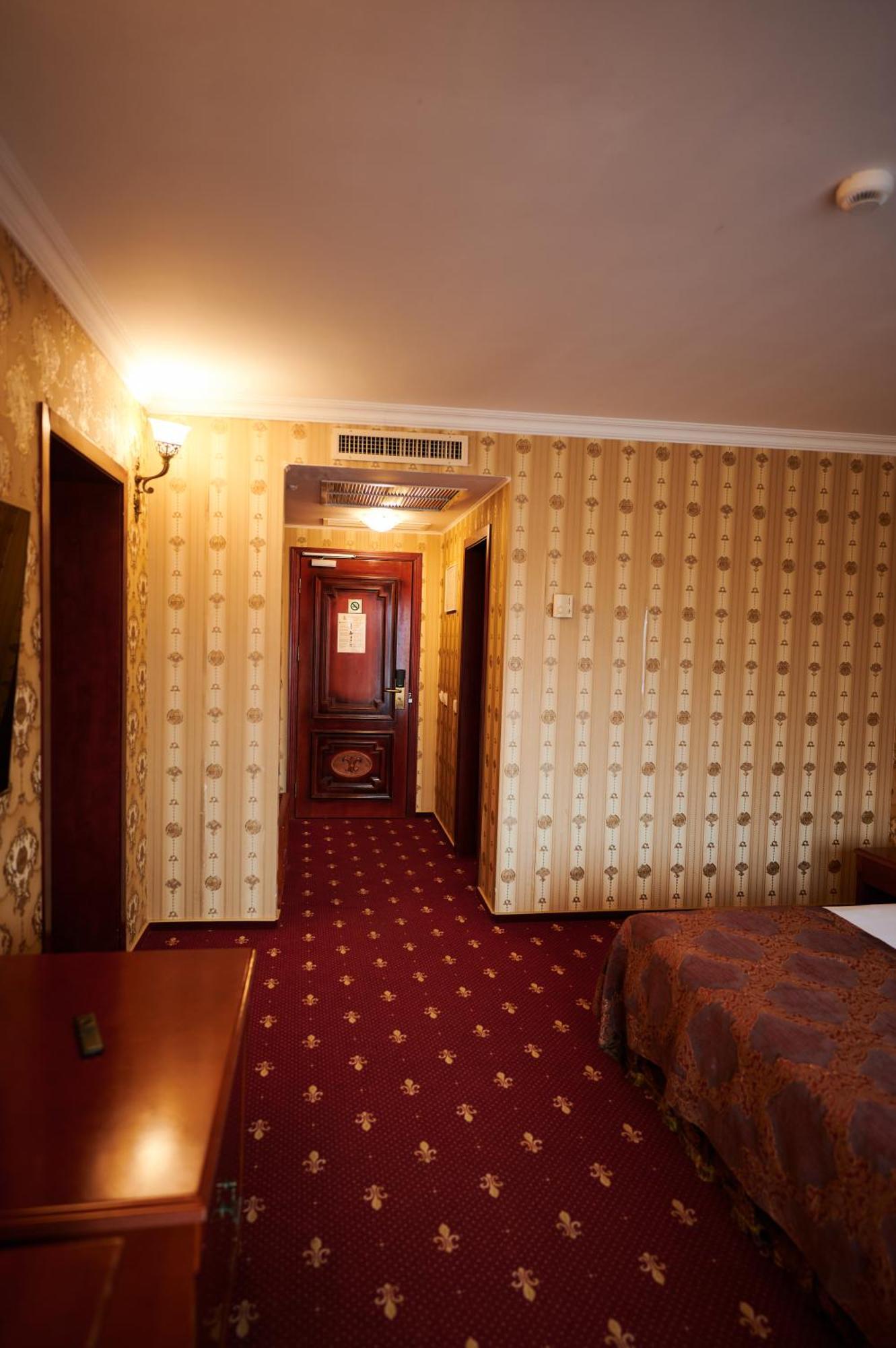 Hotel La Castel Iasi Exterior photo