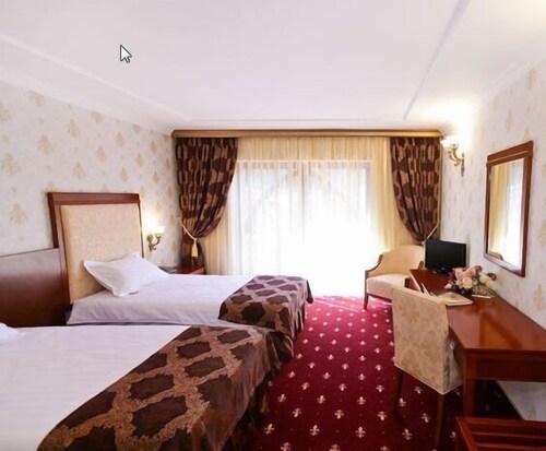 Hotel La Castel Iasi Exterior photo