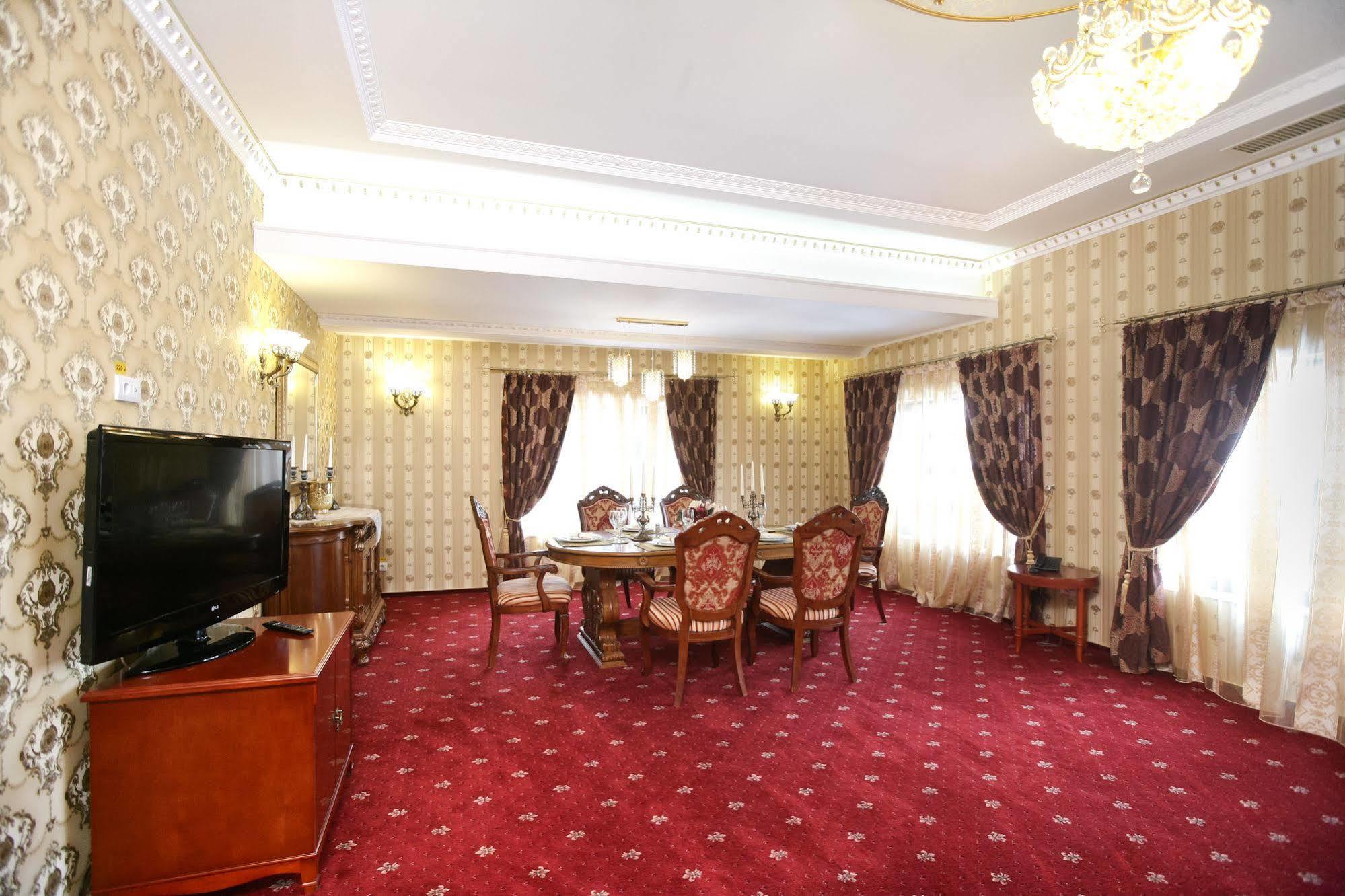 Hotel La Castel Iasi Exterior photo