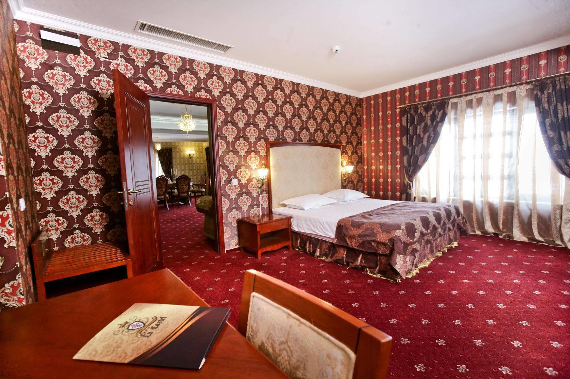Hotel La Castel Iasi Exterior photo