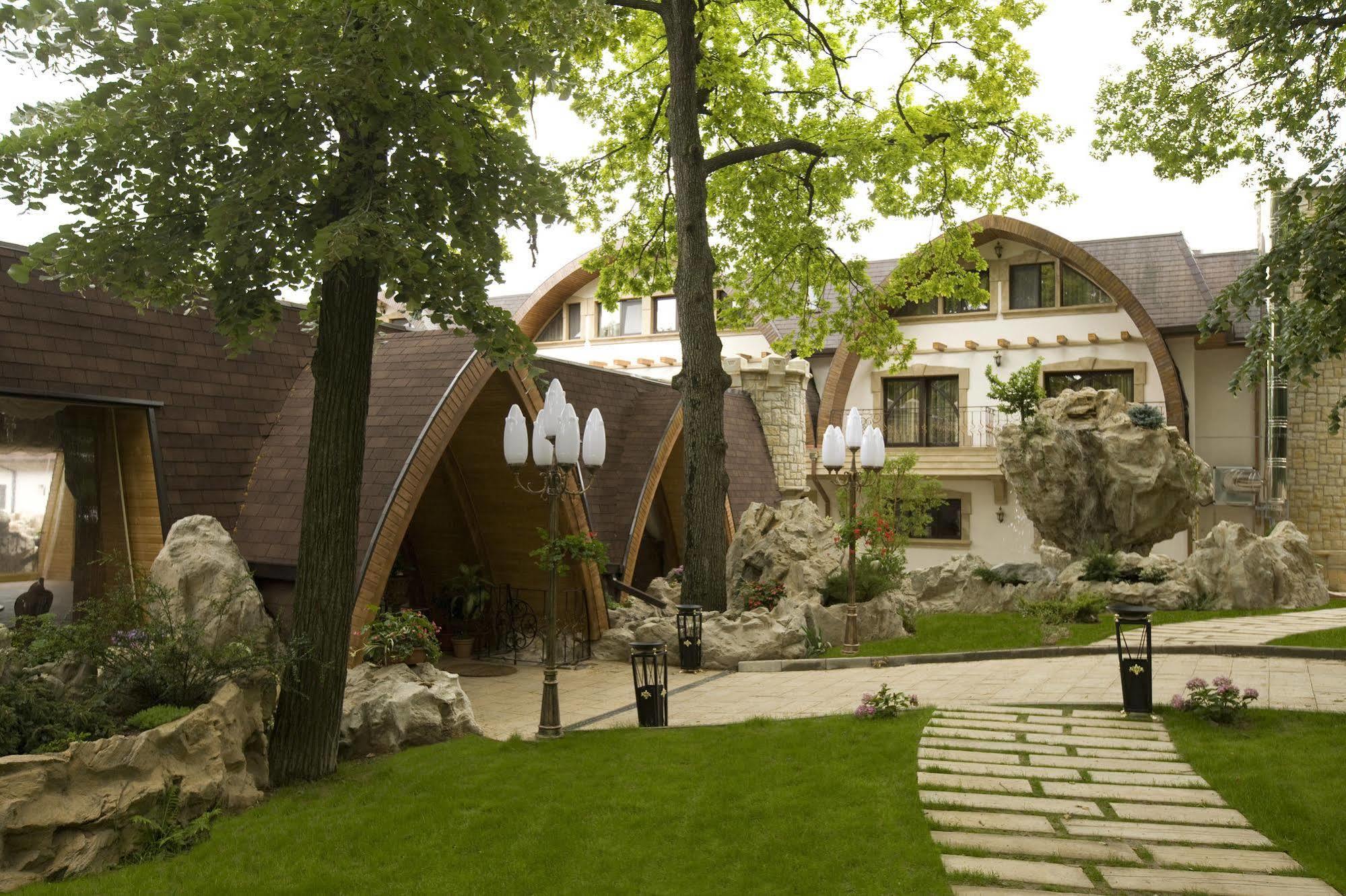 Hotel La Castel Iasi Exterior photo